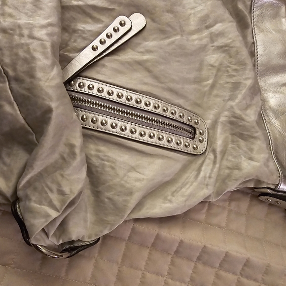 B Makowsky Pewter Metallic Satchel handbag like new Excellent condition 14 x 16 - Picture 7 of 15